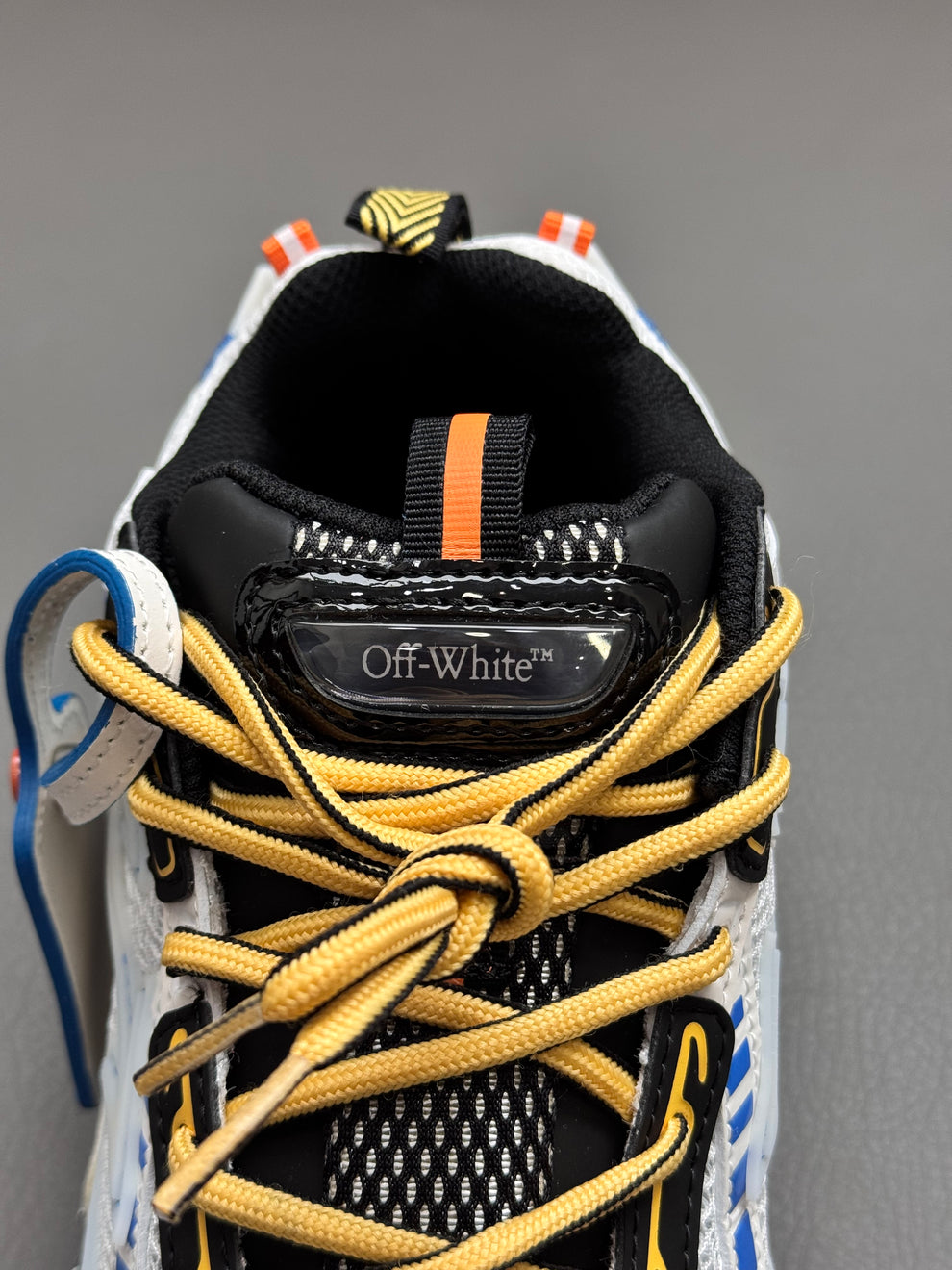 Off-White "Be Right Back" dama