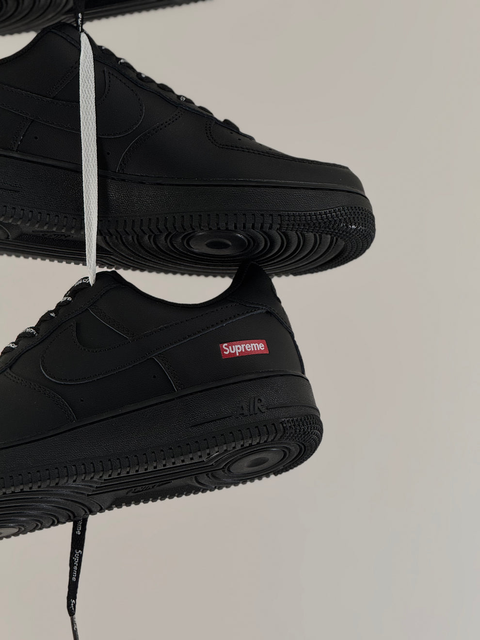 Nike Air Force 1 Low Supreme caballero