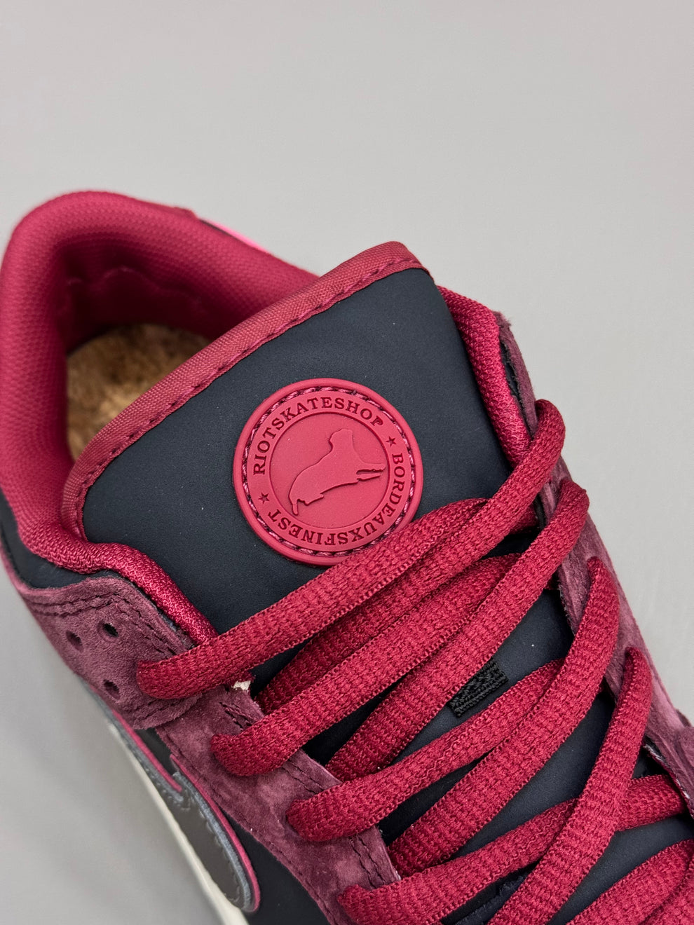 Nike SB Dunk Low Riot Skateshop. Caballero