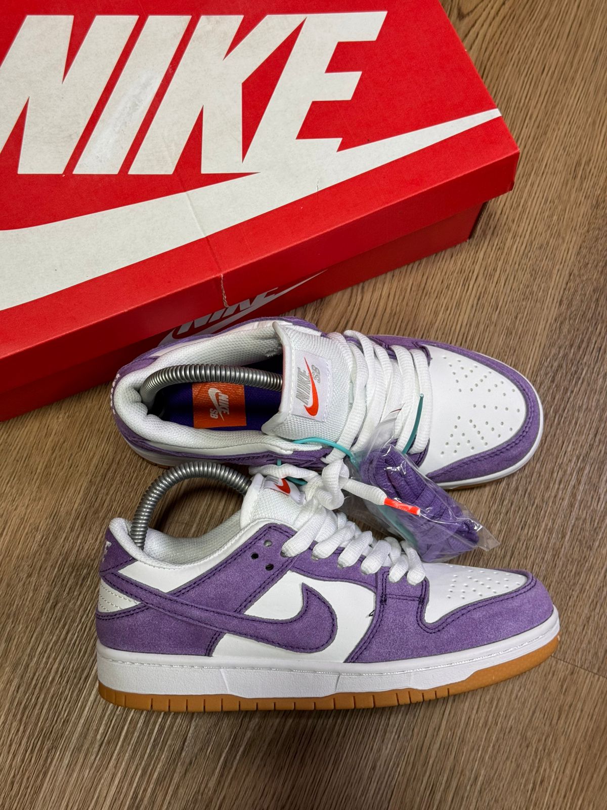 Nike SB Dunk Low "Court Purple". dama