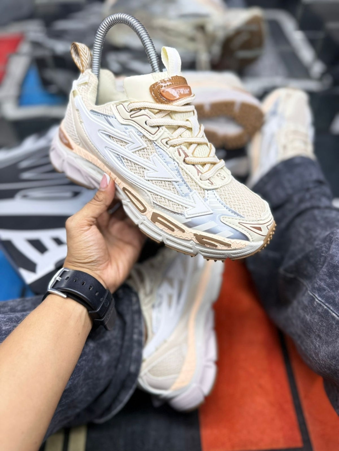 Off-White "Be Right Back" dama