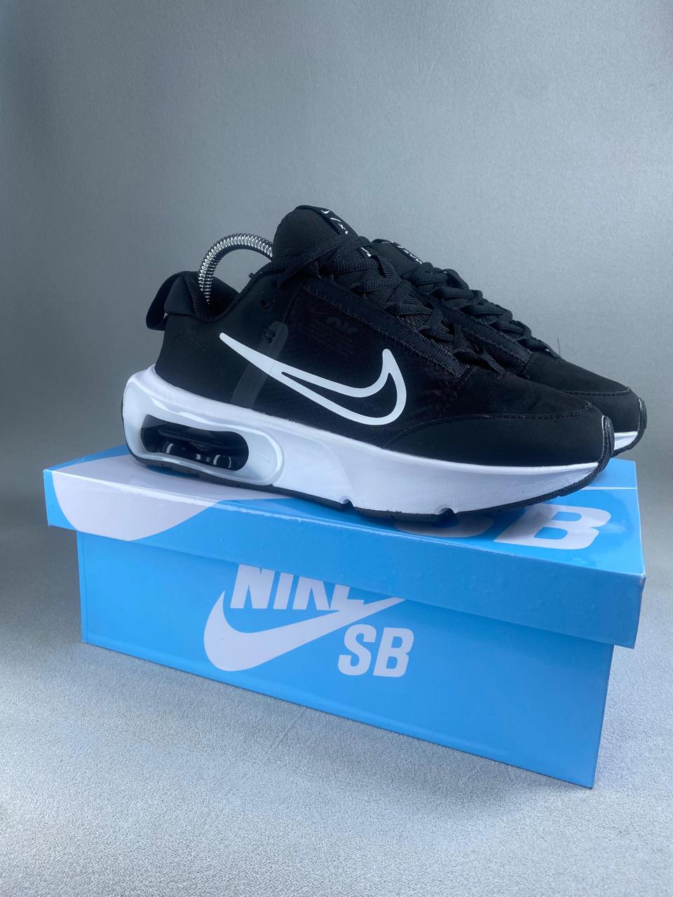 Nike Women's Wmns Air Max Interlock dama