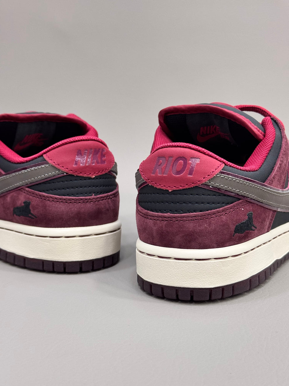 Nike SB Dunk Low Riot Skateshop. Caballero