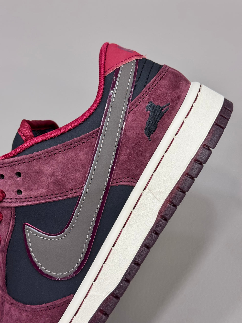 Nike SB Dunk Low Riot Skateshop. Caballero