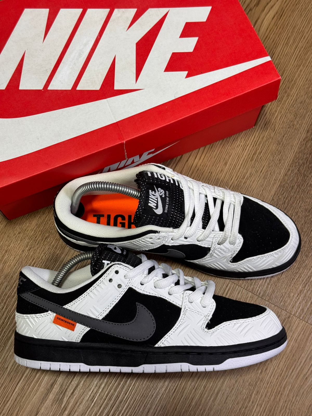 Nike SB Dunk Low x TIGHTBOOTH. caballero