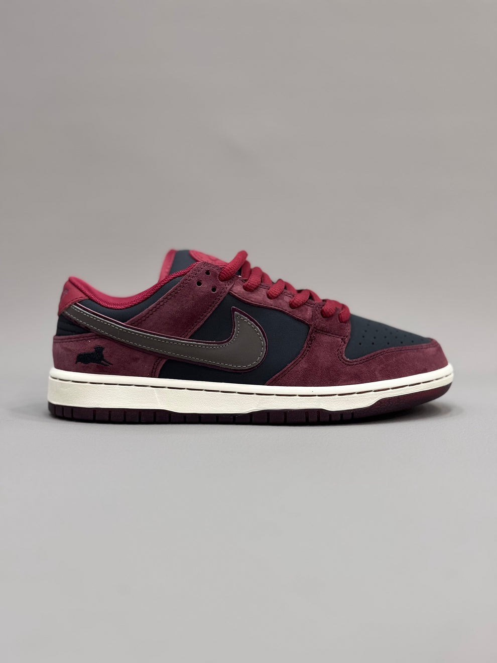 Nike SB Dunk Low Riot Skateshop. Caballero