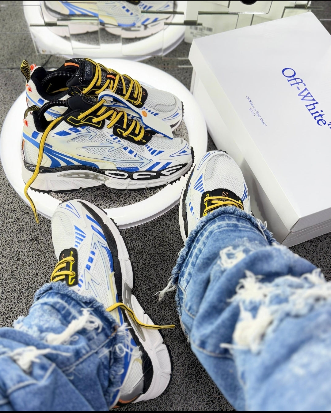 Off-White "Be Right Back" dama