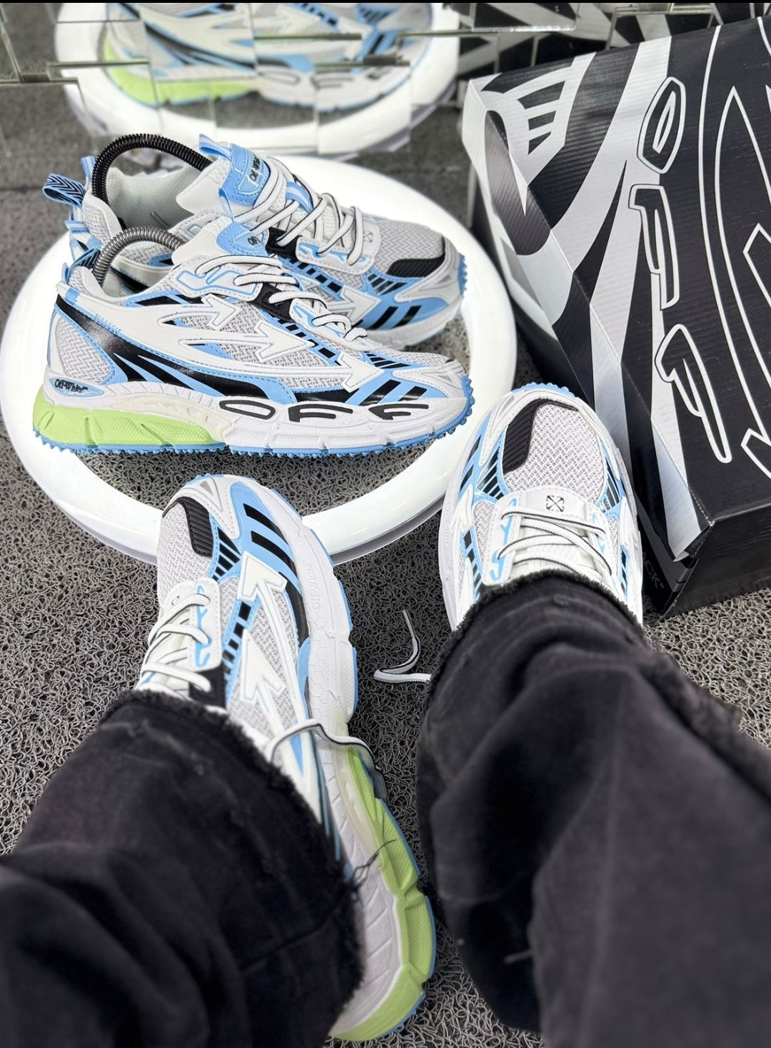 Off-White "Be Right Back" dama