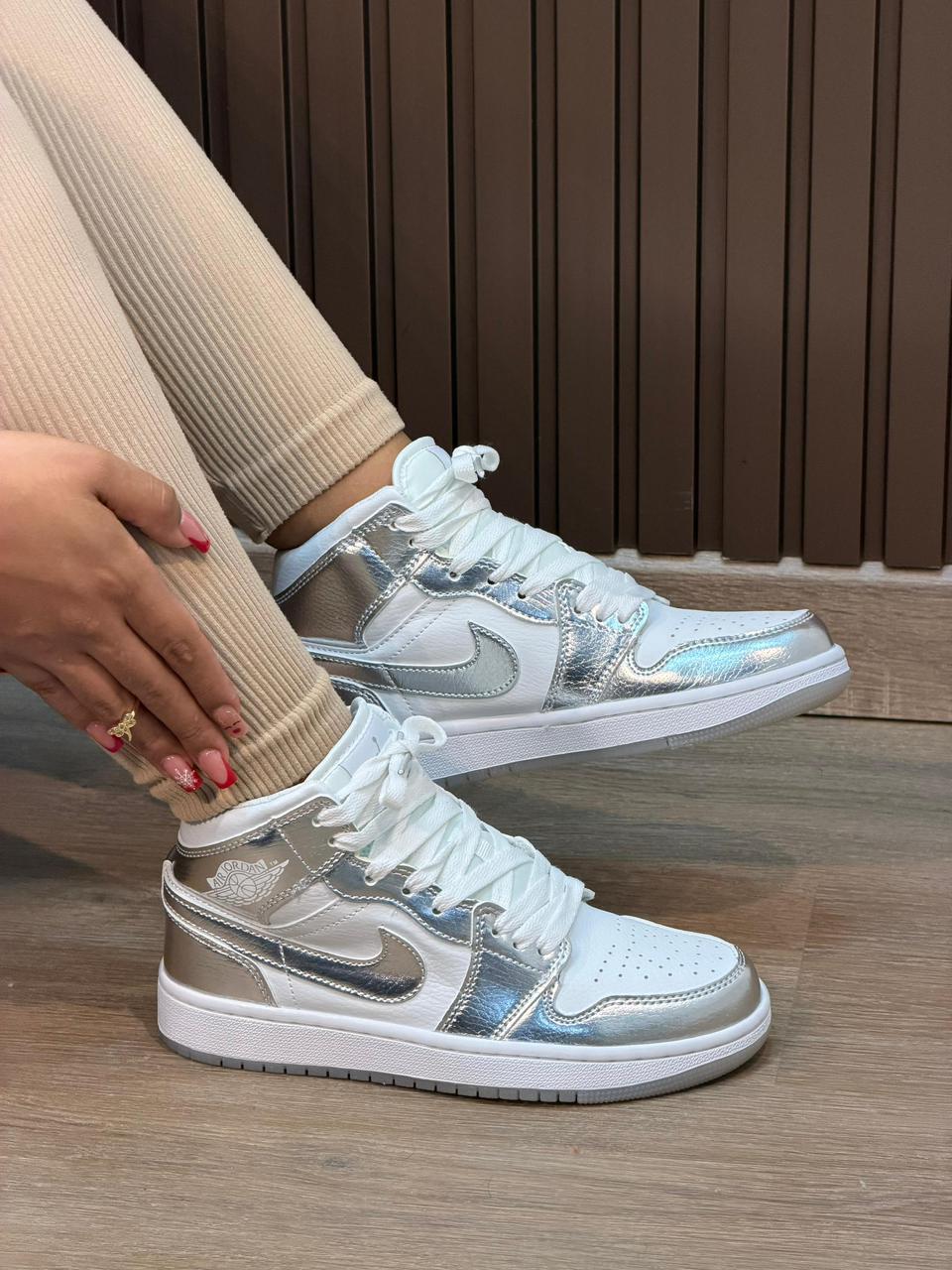 Nike Air Jordan 1 Mid Metallic Silver dama
