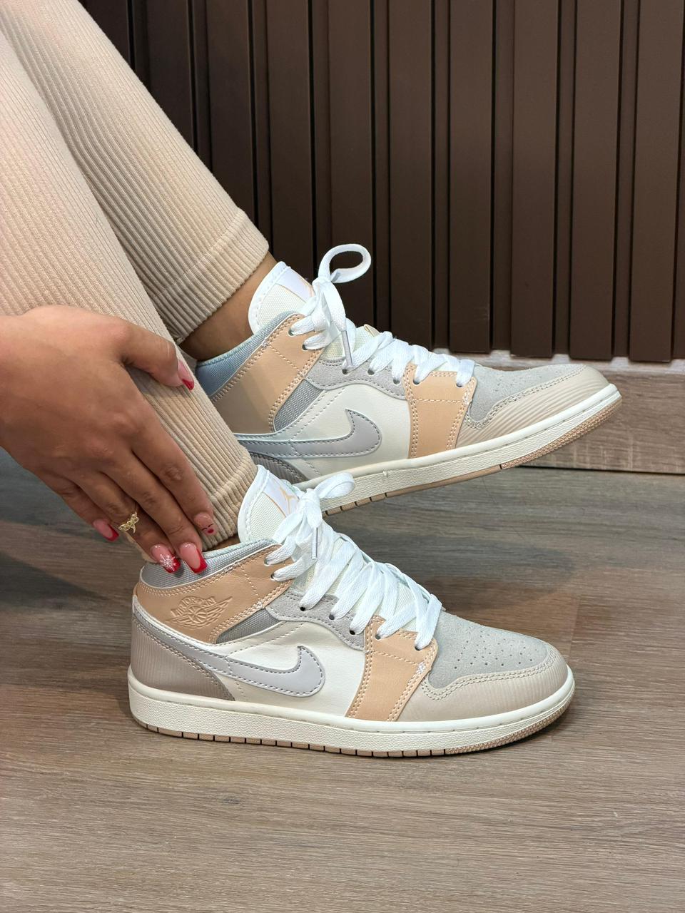 Nike Air Jordan 1 Mid "Milan" dama
